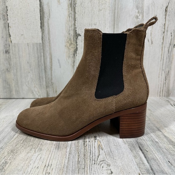 NEW Steve Madden Rhiannon Chelsea Tan Suede Block Heel Ankle Boots #252 - Picture 1 of 12